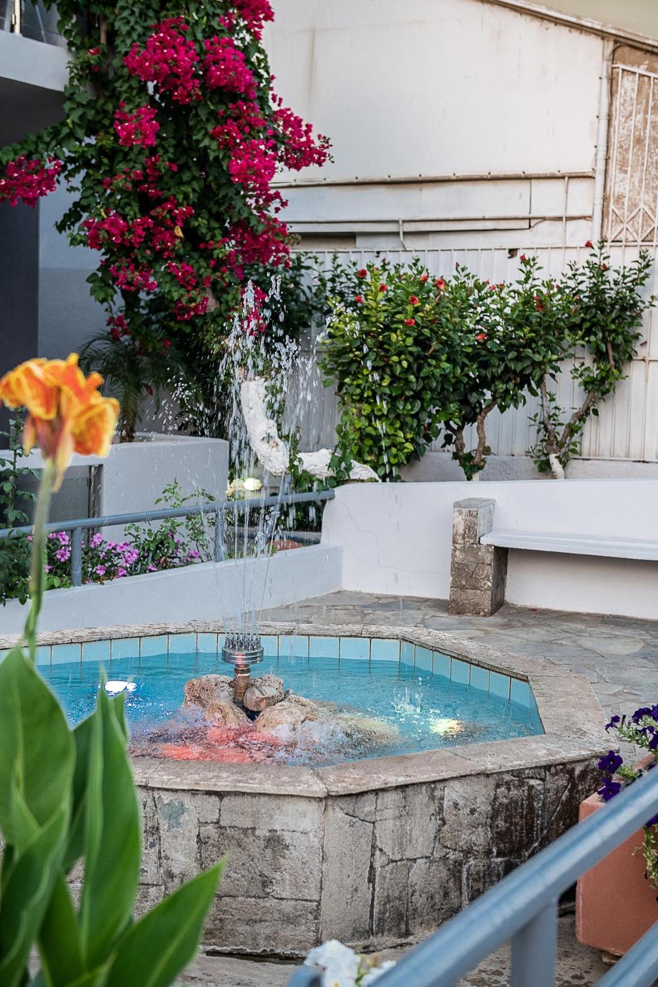 Lia Beachfront Apartments Stalos Exterior photo